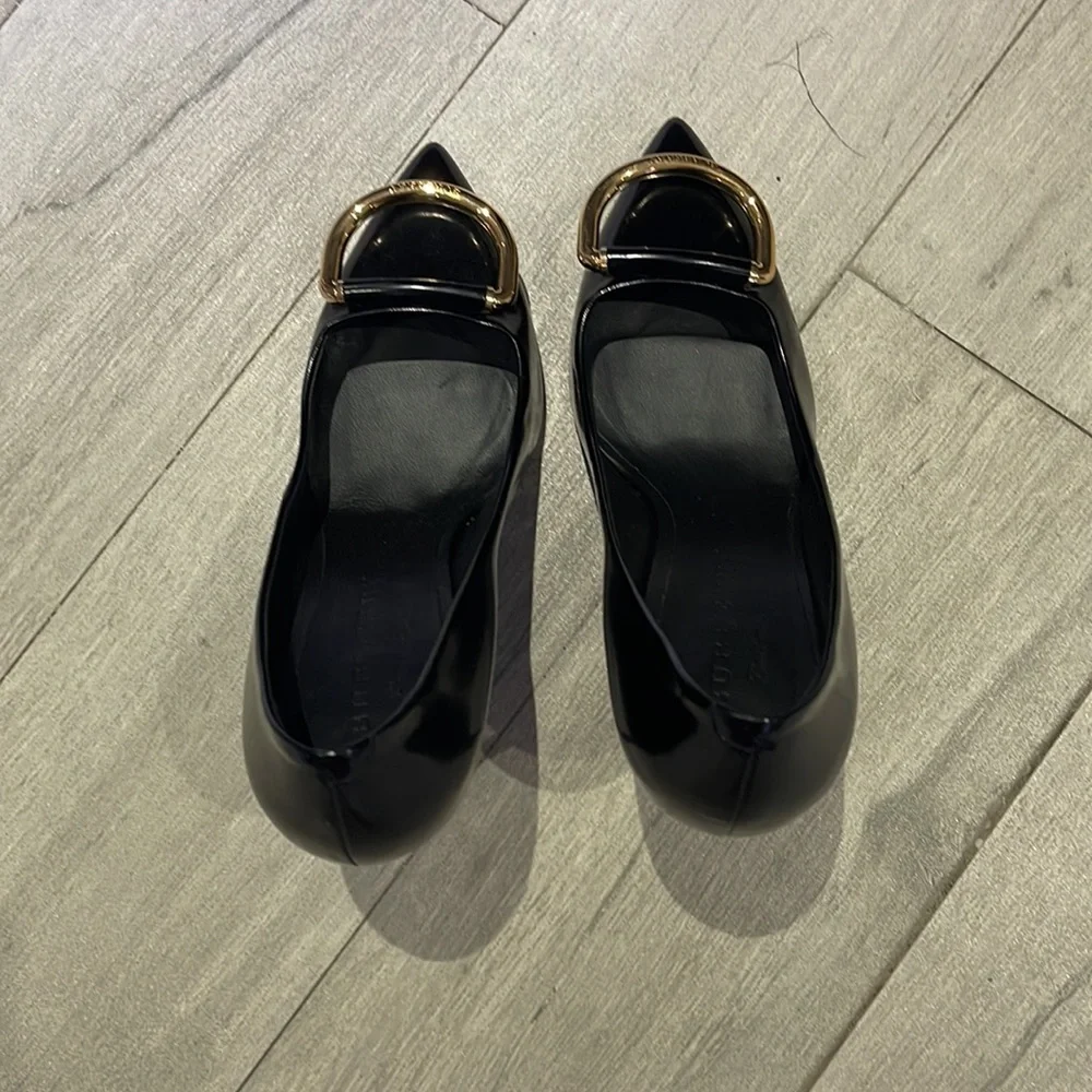 Burberry Flanagan D-Ring Pumps. Made in Italy. Size: US 8 1/2, UK 6, EUR 39 - Picture 12 of 16